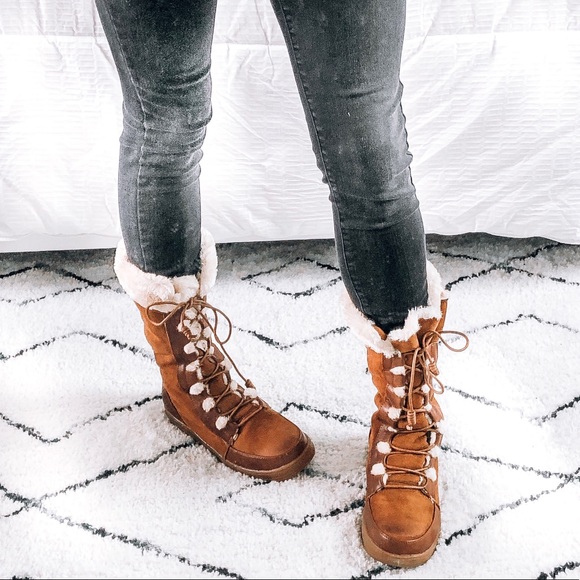 LAST 2// Vintage Lace Up Ski Snow Winter Boot - Picture 7 of 7